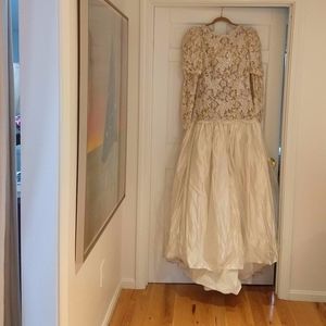 VINTAGE IVORY SEQUINED BODICE WEDDING DRESS